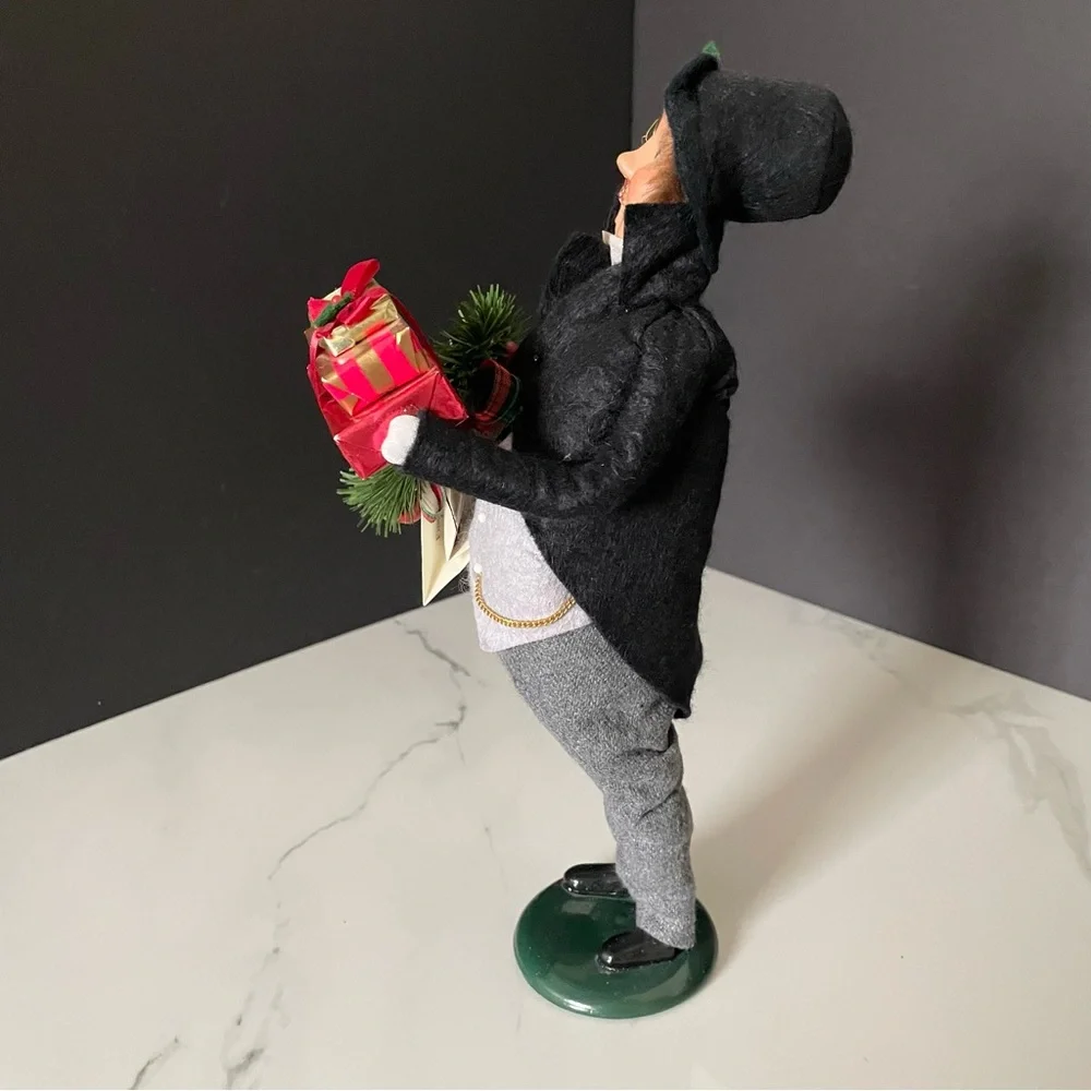 Holiday Shopper Man - Crabtree & Evelyn Caroler - Byer's Choice